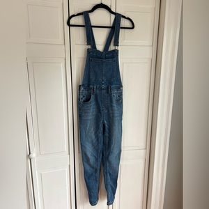 Free People- Skinny Blue Jean Overalls size 25 (NWOT)